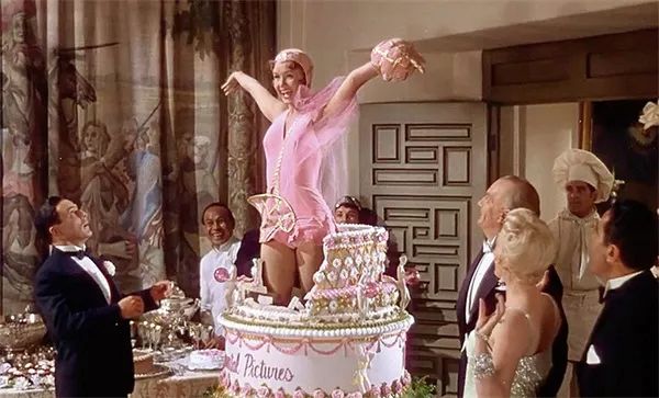 刘雯樱花紫色,刘雯拍过啥片