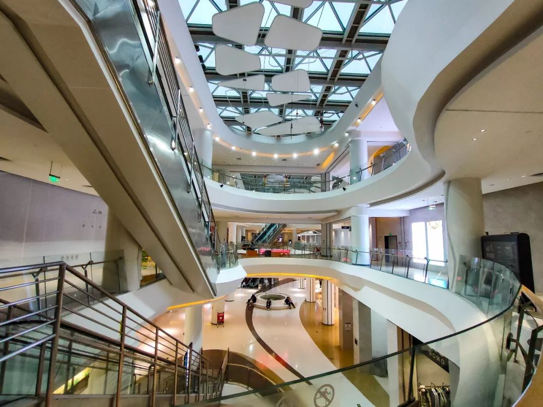 西安银泰百货曲江店附近地铁口,西安银泰百货曲江店在西安哪里