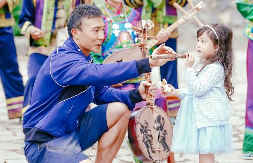 女儿有了男朋友家长该怎么做,当女儿有了男朋友双方家长的反应