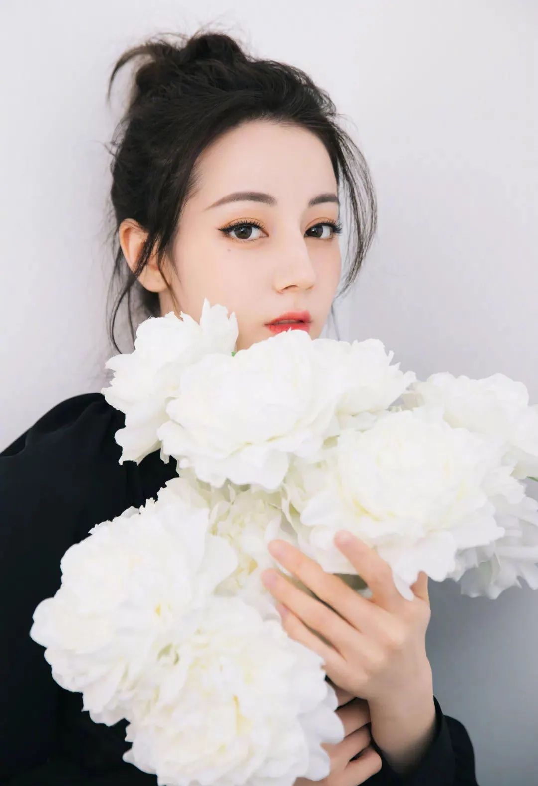 “空气刘海”不受宠了!今年流行这3款“刘海”,热巴郑爽都上头