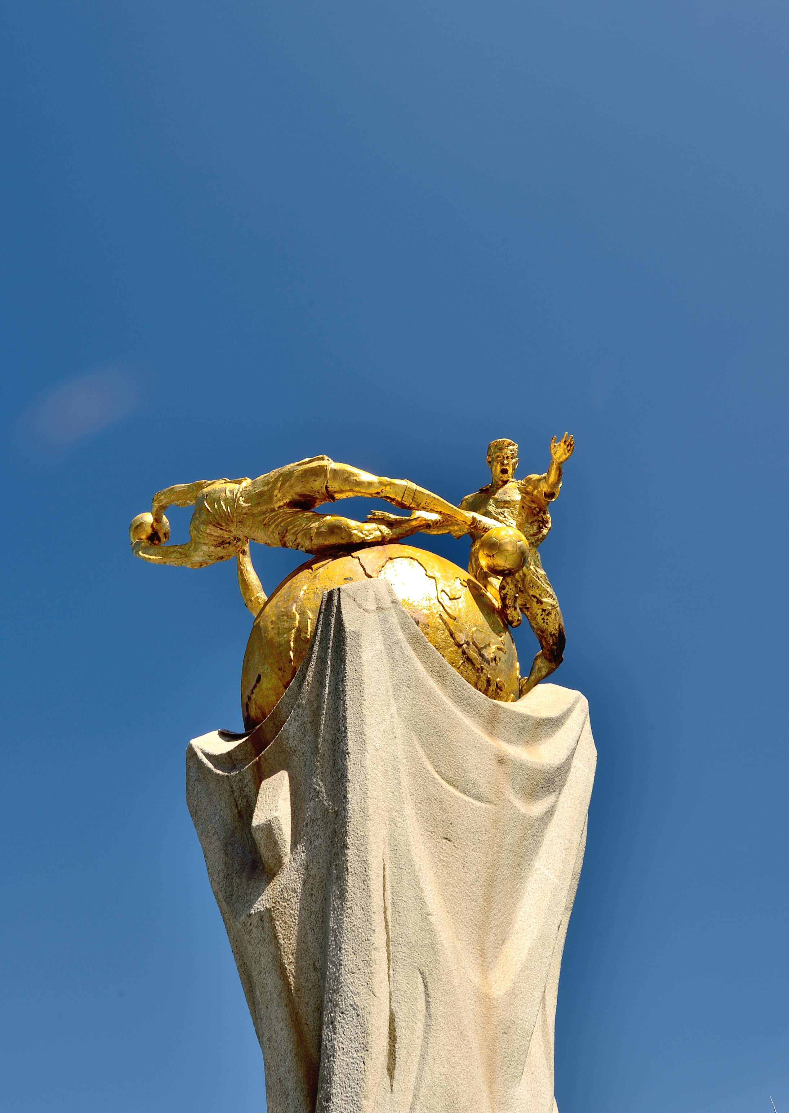 民国足球雕塑,天津明园足球场雕塑