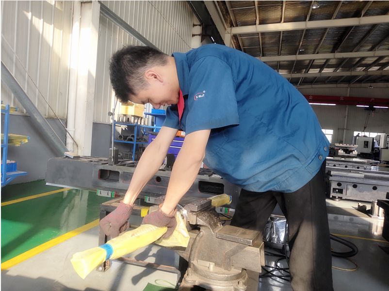 老师傅学习数控机床,手把手教你修理机床