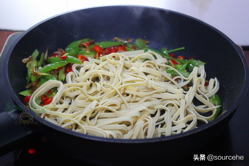 干豆腐皮搭配什么菜炒好吃,食堂豆腐皮配什么炒好看又好吃