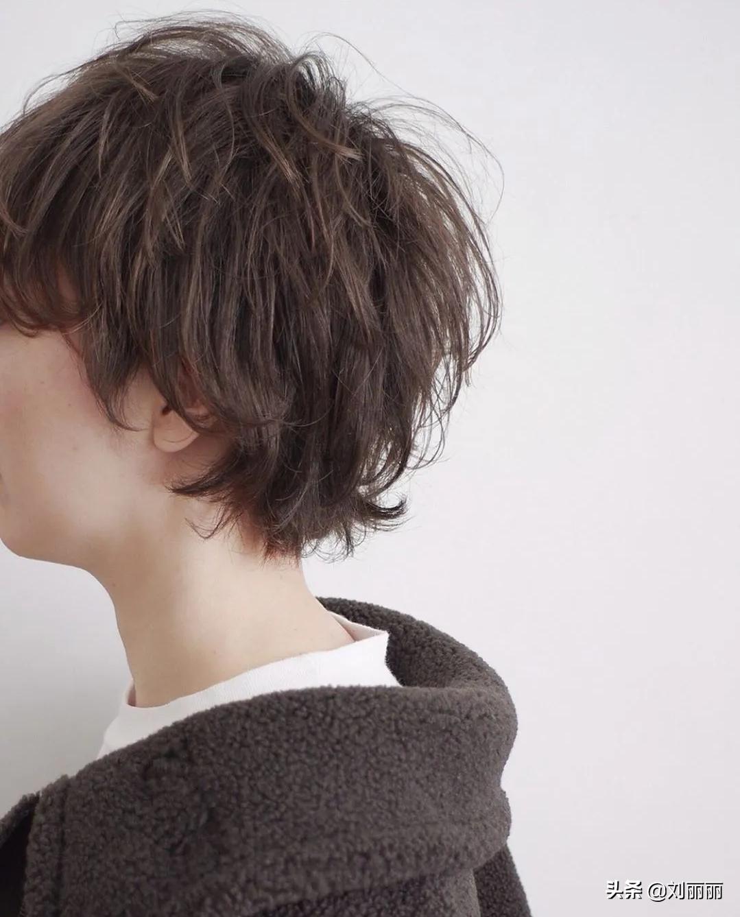 70后超短发烫发发型免打理减龄,50岁减龄发型短发烫免打理