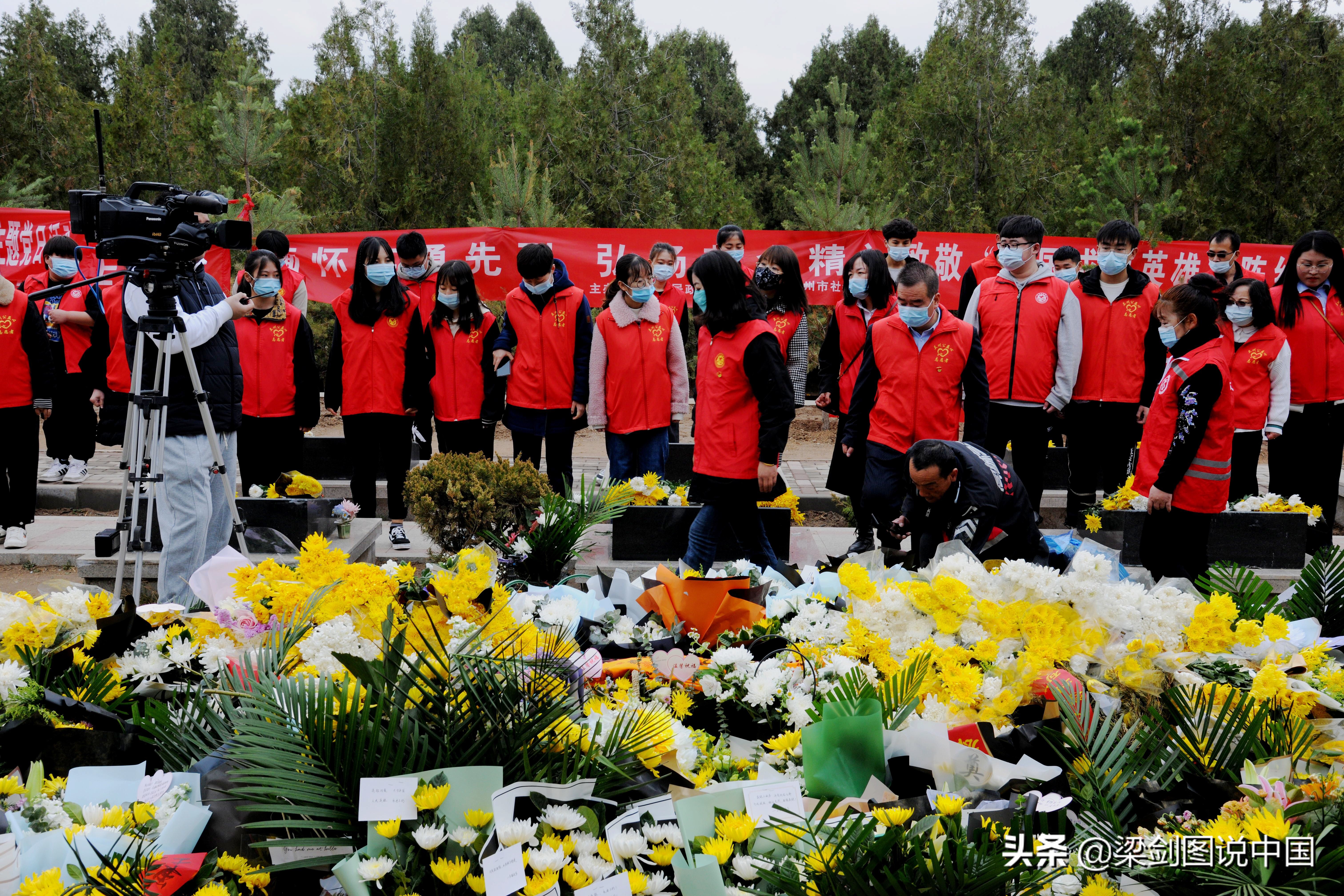 兰州缅怀革命烈士传承民族精神,兰州缅怀先烈