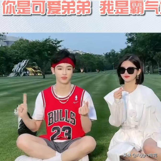 林晚晚火了之后,开始模仿郝一点与万小七?连视频文案都一样