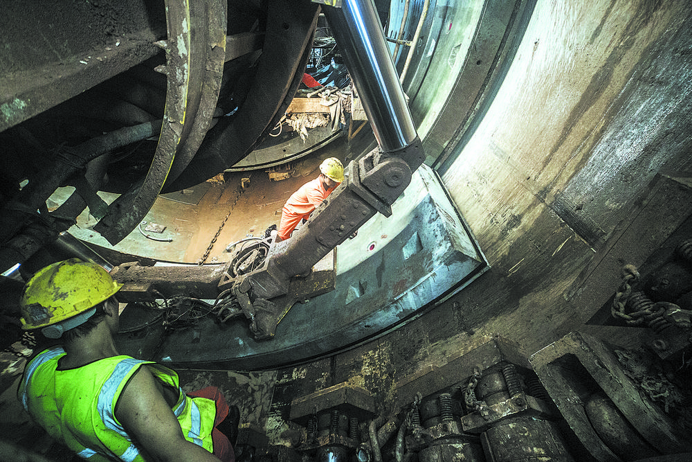 我国西部地区最长的全地下轨道交通成都地铁6号线全线贯通明年将有5条线路开通