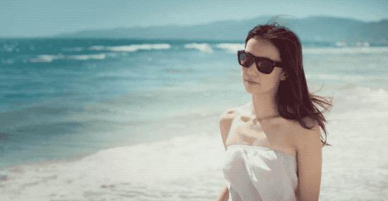 全身喷满防水喷雾,防晒美白嫩亮肌肤