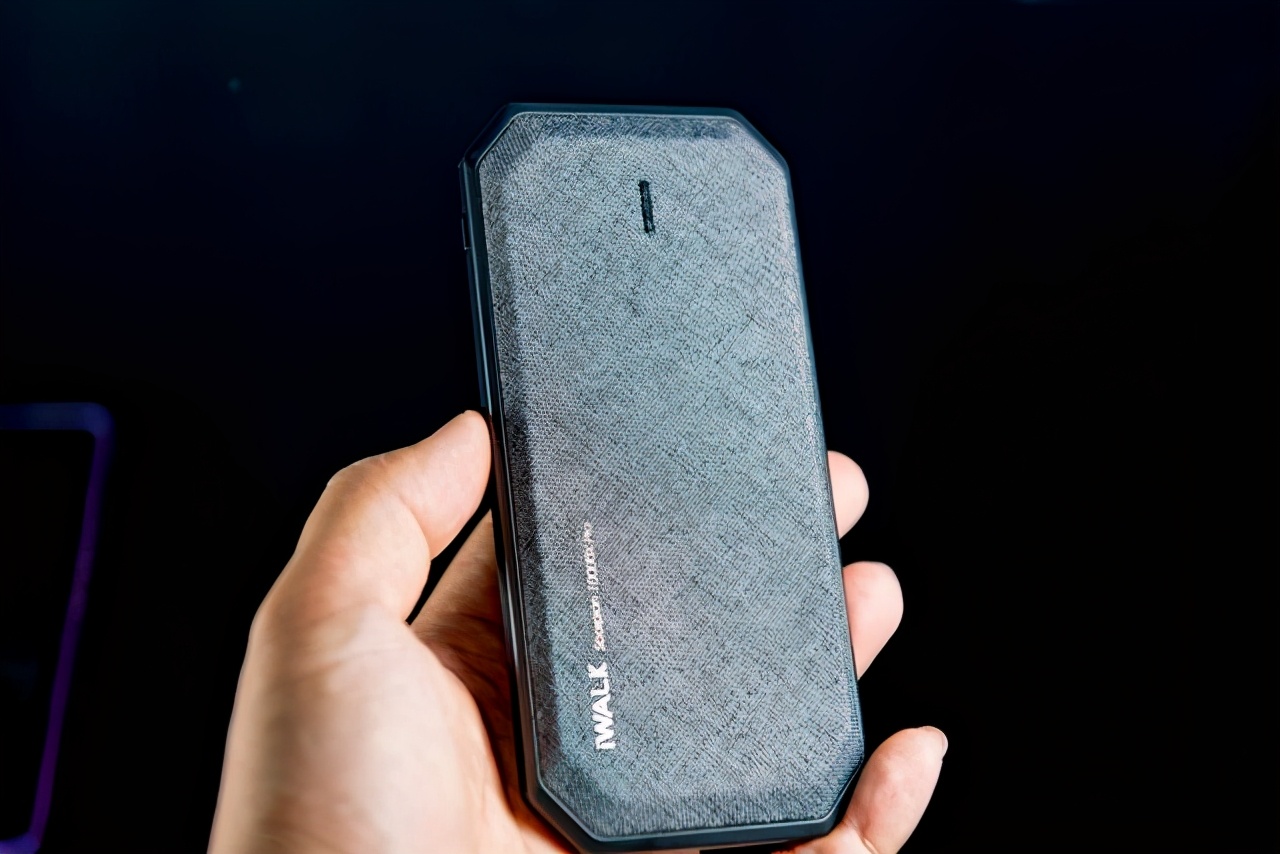 iwalk榄旇潕绉诲姩鐢垫簮,66w蹇厖鎵嬫満鑳界敤iwalk鍏呯數瀹濆悧