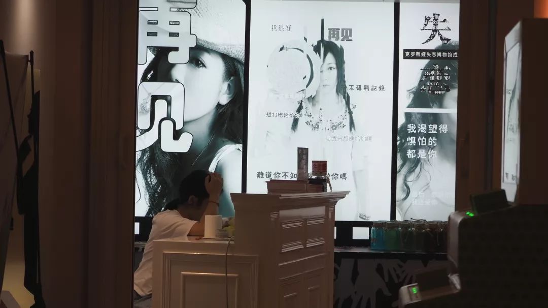 打开地图，把“爱情”输入搜索框