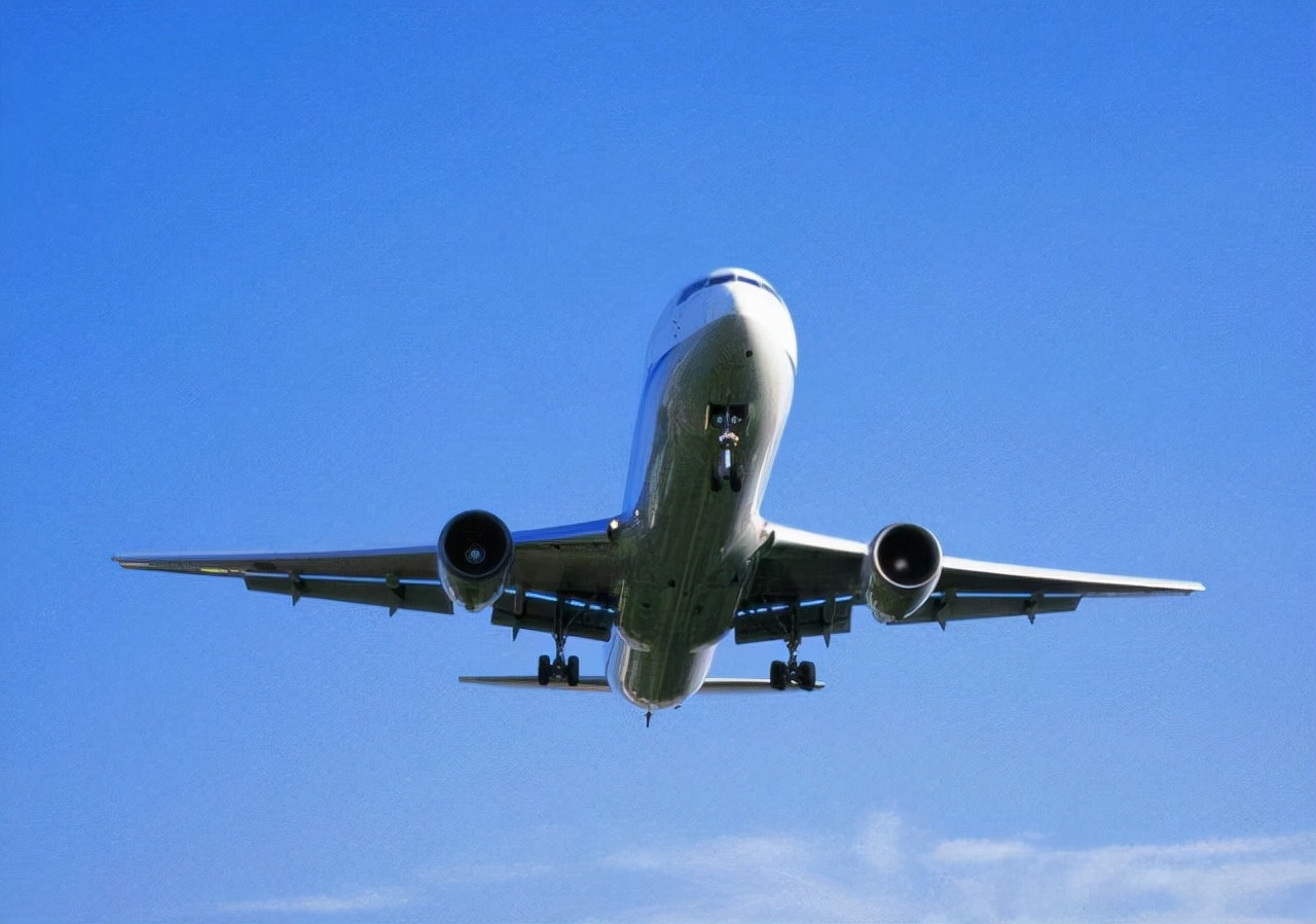 飞机起飞前空姐说什么注意事项,为什么飞机起飞后空姐要拉上帘子