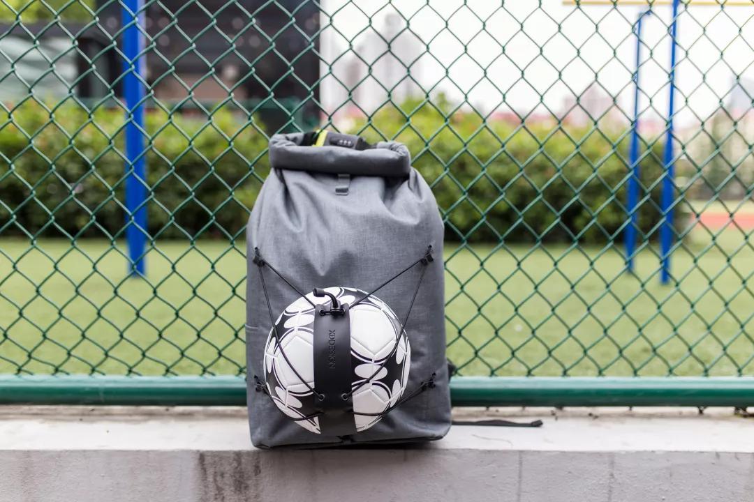 型男出街必备：刀割不入、风雨不侵，这款硬核背包丢大街都偷不走