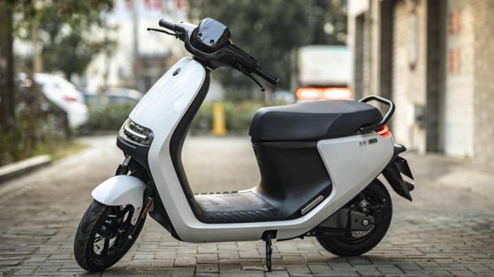 大灯炫酷有型,九号e100大灯效果