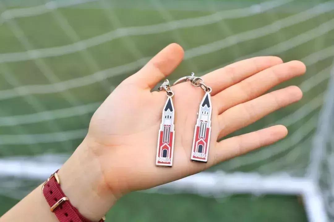 高校定制17000枚戒指送毕业生,硬核大学开学送戒指