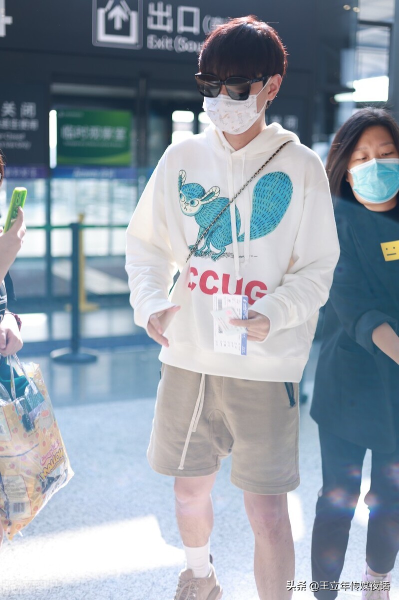 汪苏泷弗斯特专辑销量,汪苏泷微微一笑很倾城领奖现场