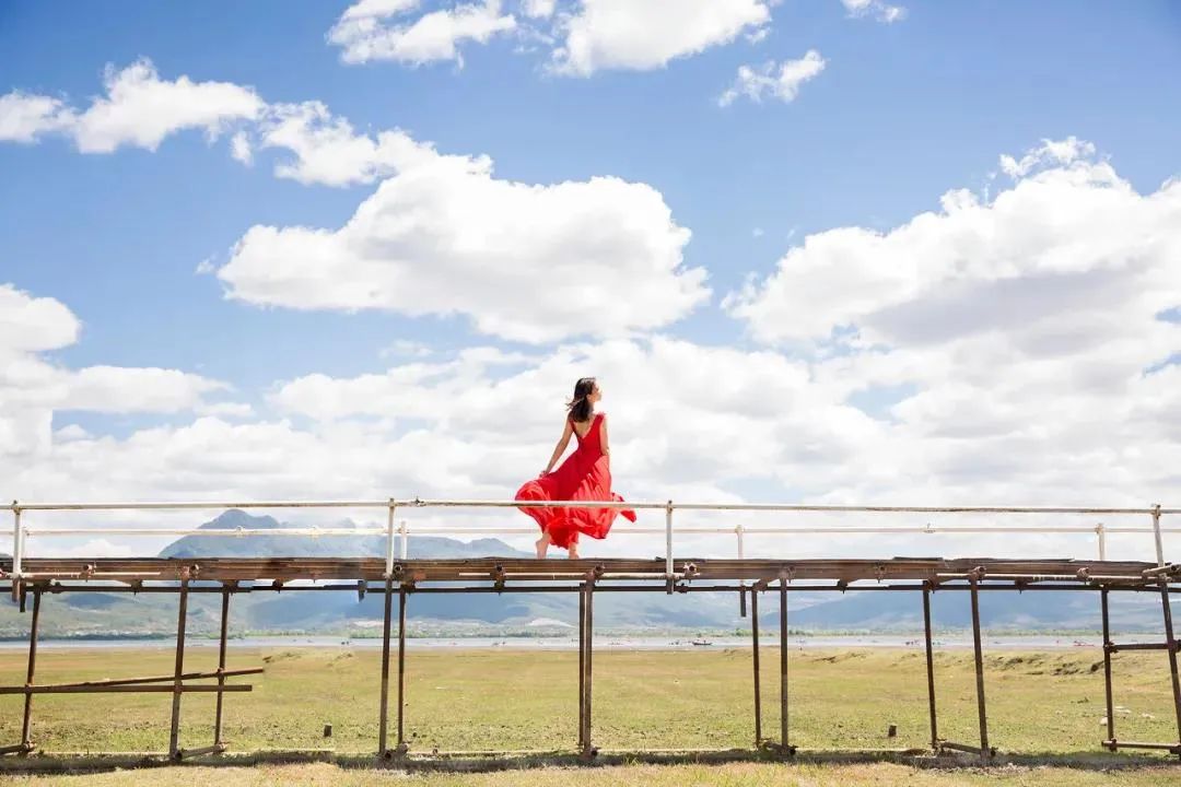 年轻女子跳楼身亡直指因婆媳矛盾,29岁的女人带着俩孩子跳楼事件