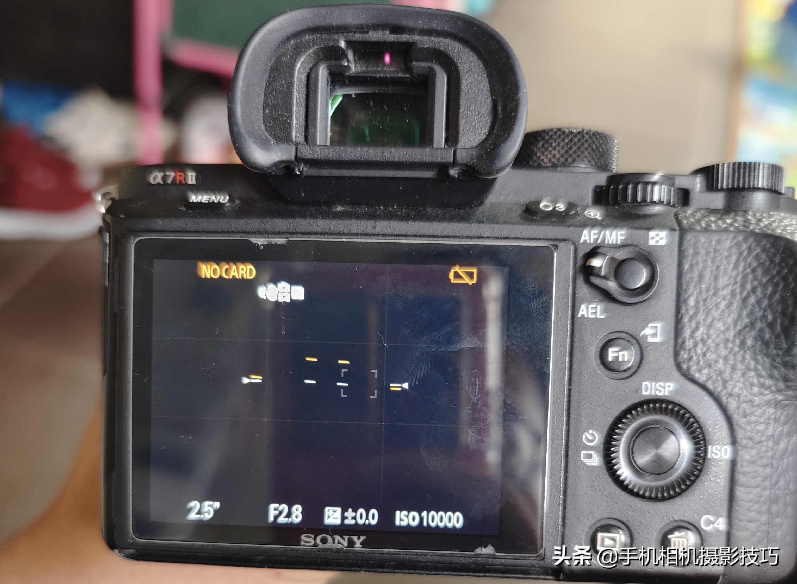 相机屏幕坏了一点,相机屏幕有个坏点