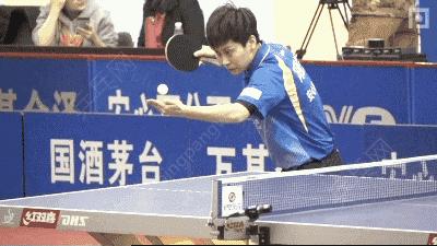 勾手发球和逆旋转发球,勾手发球的手法和步法是怎样的