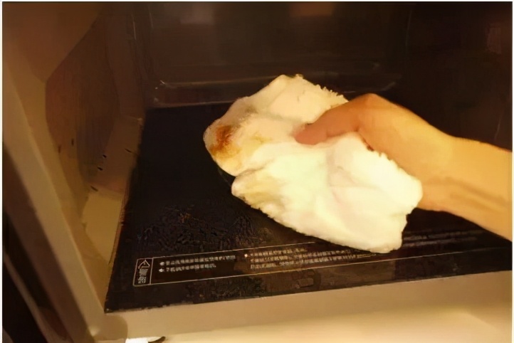 格兰仕微波炉顶部网格内如何清理,清理微波炉内污渍最好的方法