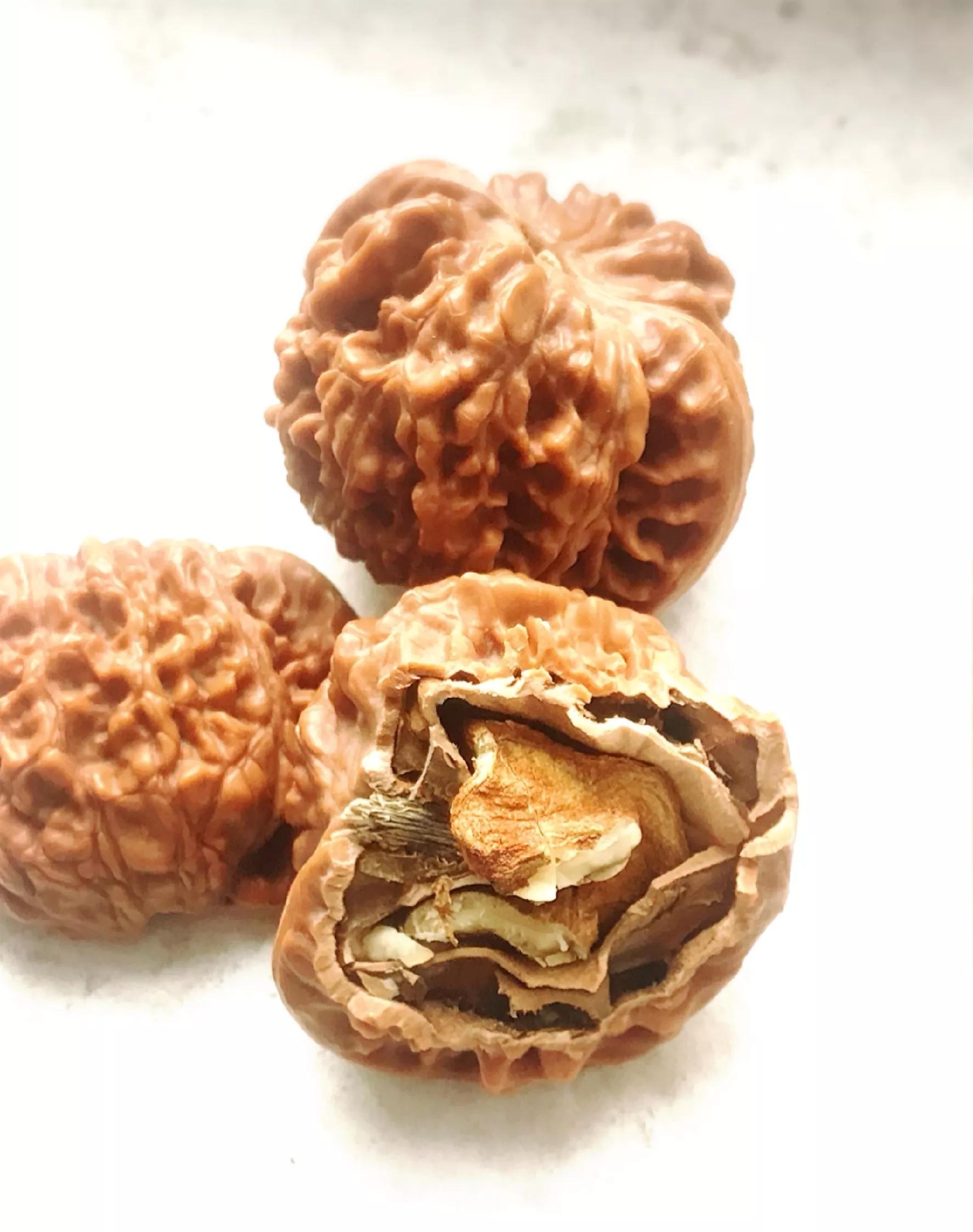 文玩核桃尾鳍开裂,文玩核桃为什么会开裂