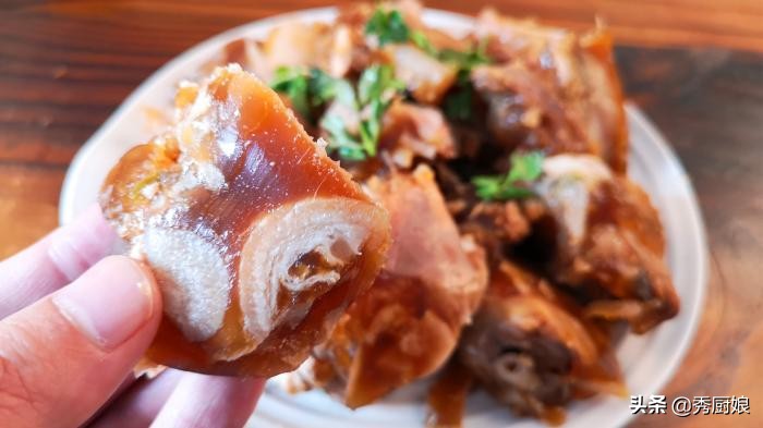 做猪皮冻时候锅干了怎么补救,做猪皮冻焯水几分钟