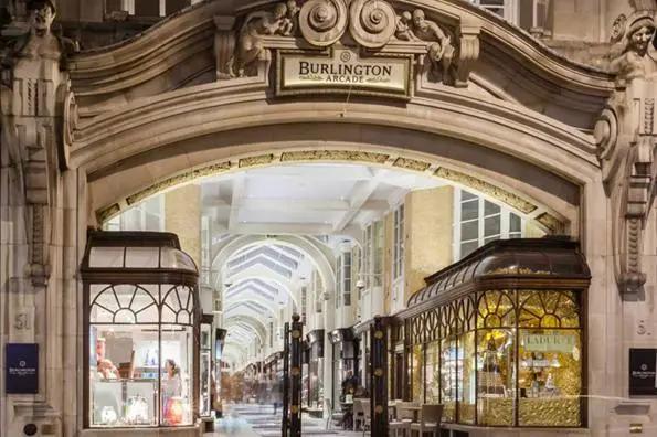 聪明的商业街，都这么会加“冕”