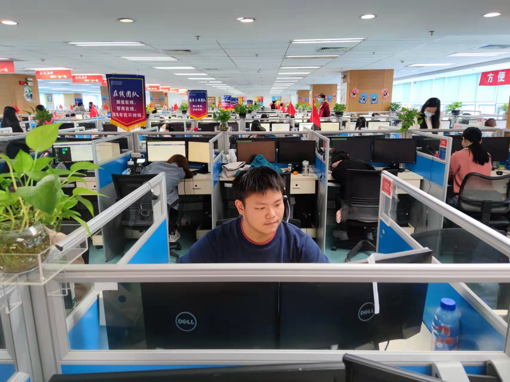 小贤的客服工作，虽然经历了不少酸甜苦辣，但具有使命感与责任感