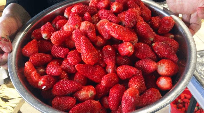 想吃草莓酱可以自己做,自己在家吃草莓酱