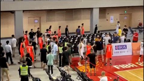 篮球比赛上打架事件,篮球比赛打架事件