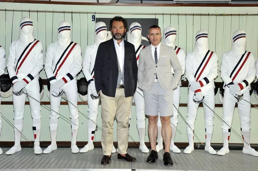 倪妮最近同款羽绒服,倪妮新中式羽绒服穿搭