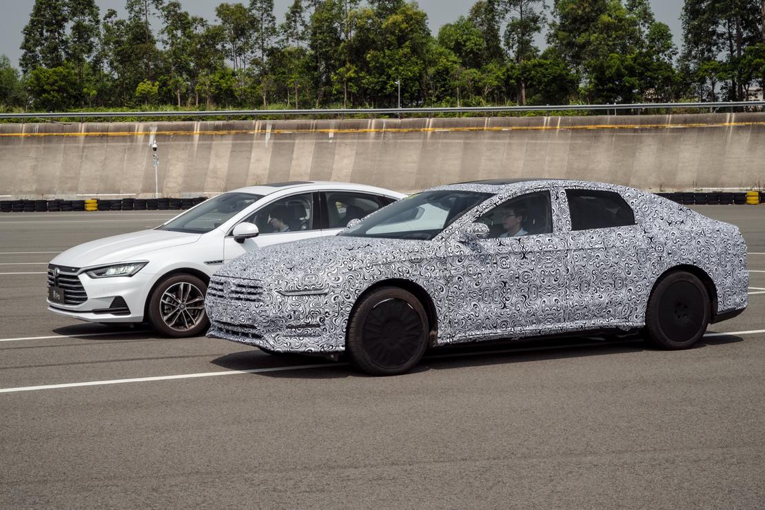 比亚迪汉ev2022款续航700公里,超级锂电池续航500公里