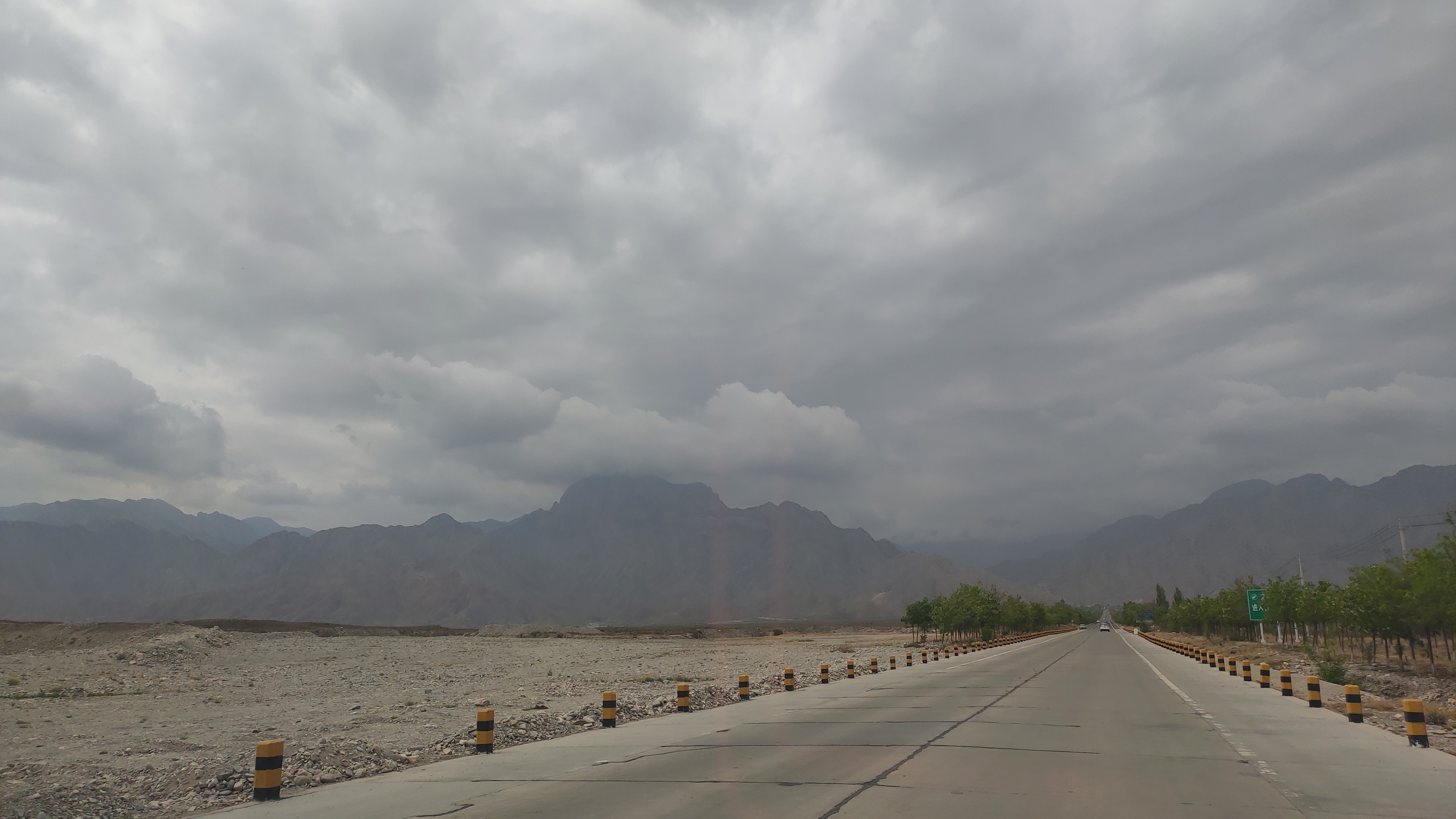 搓面下肚就发车,韩美林艺术馆里摆POSE,贺兰山边看睡佛