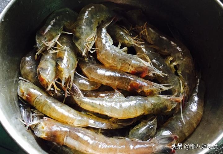 油焖大虾怎么做才最好吃,油焖大虾的最正确的做法