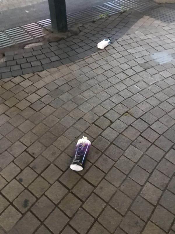 天降洗发水,女婴被天降洗发水砸中