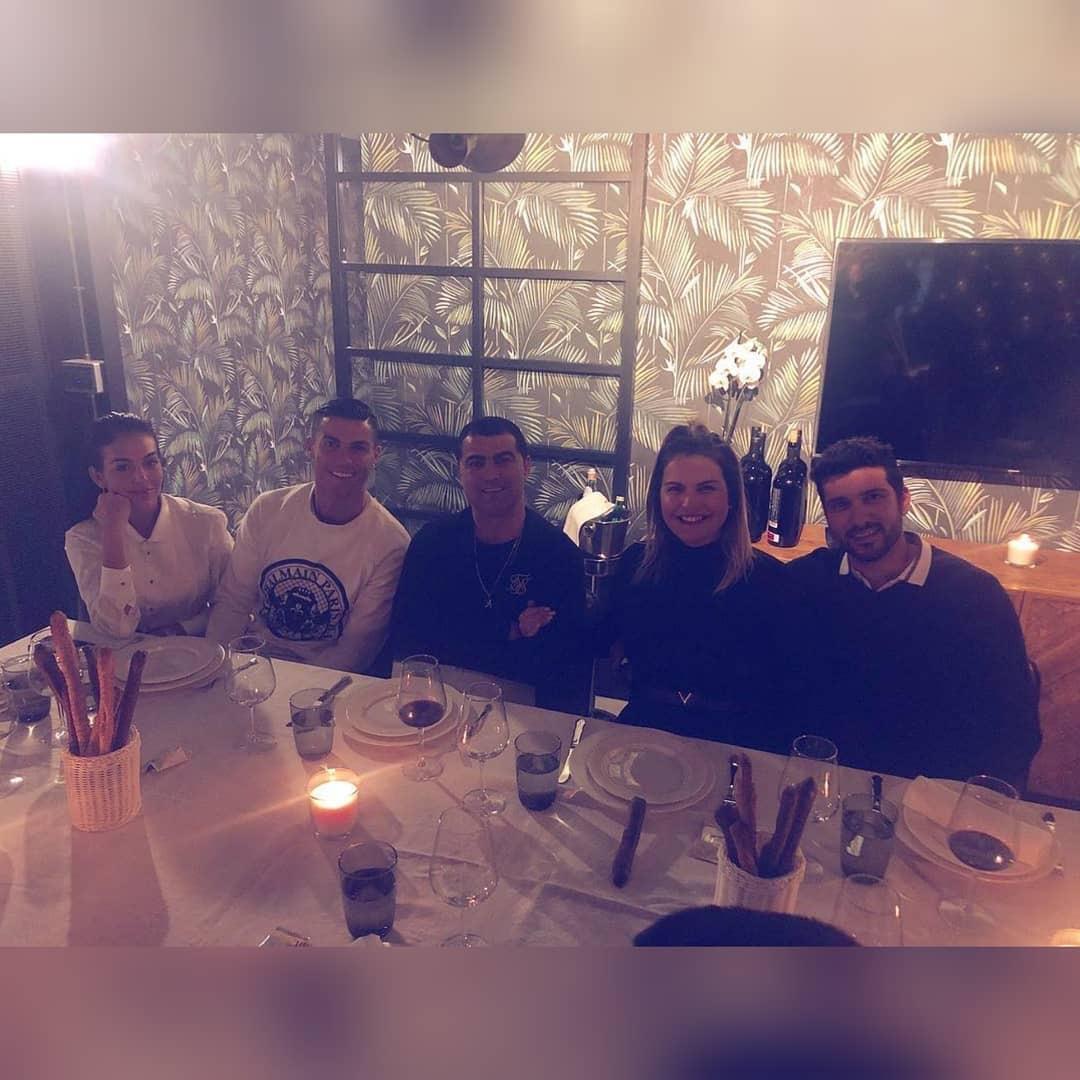 C罗教儿子任意球,马特奥进球后c罗庆祝动作