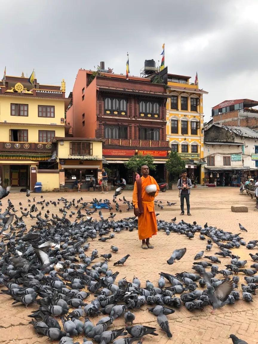 河南小伙亲赴尼泊尔农村，论斤收金刚，转手一颗卖30万给中国人