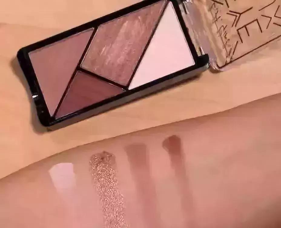 眼妆上妆显脏怎么办,眼妆涂法技巧