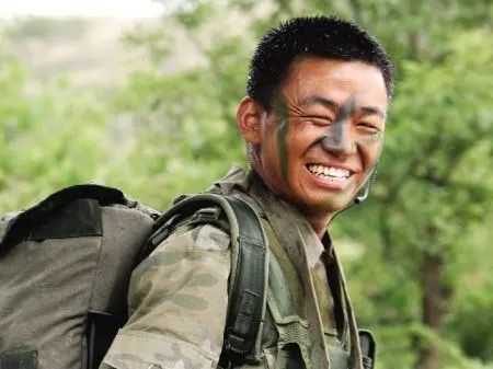 王宝强的小孩多大了长得怎么样,王宝强10岁儿子近照曝光