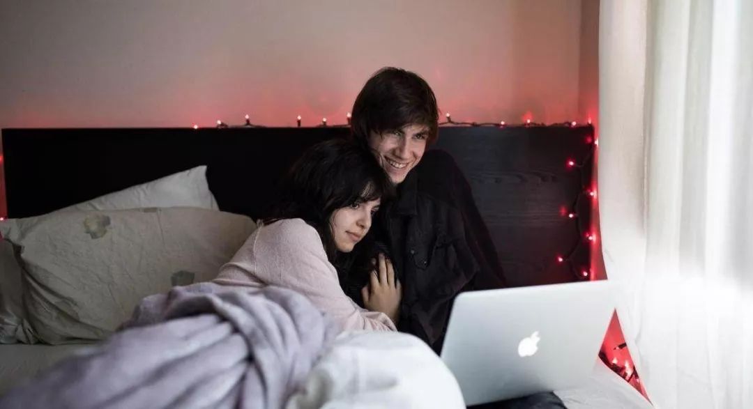 亲姐弟关系成年之后怎么相处,亲兄妹之间关系很亲密怎么办