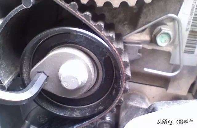 发动机正时皮带的更换步骤,车主自己换正时皮带