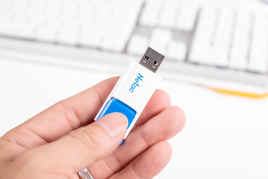 朗科u182闪存盘评测,朗科u235超稳加强型闪存盘