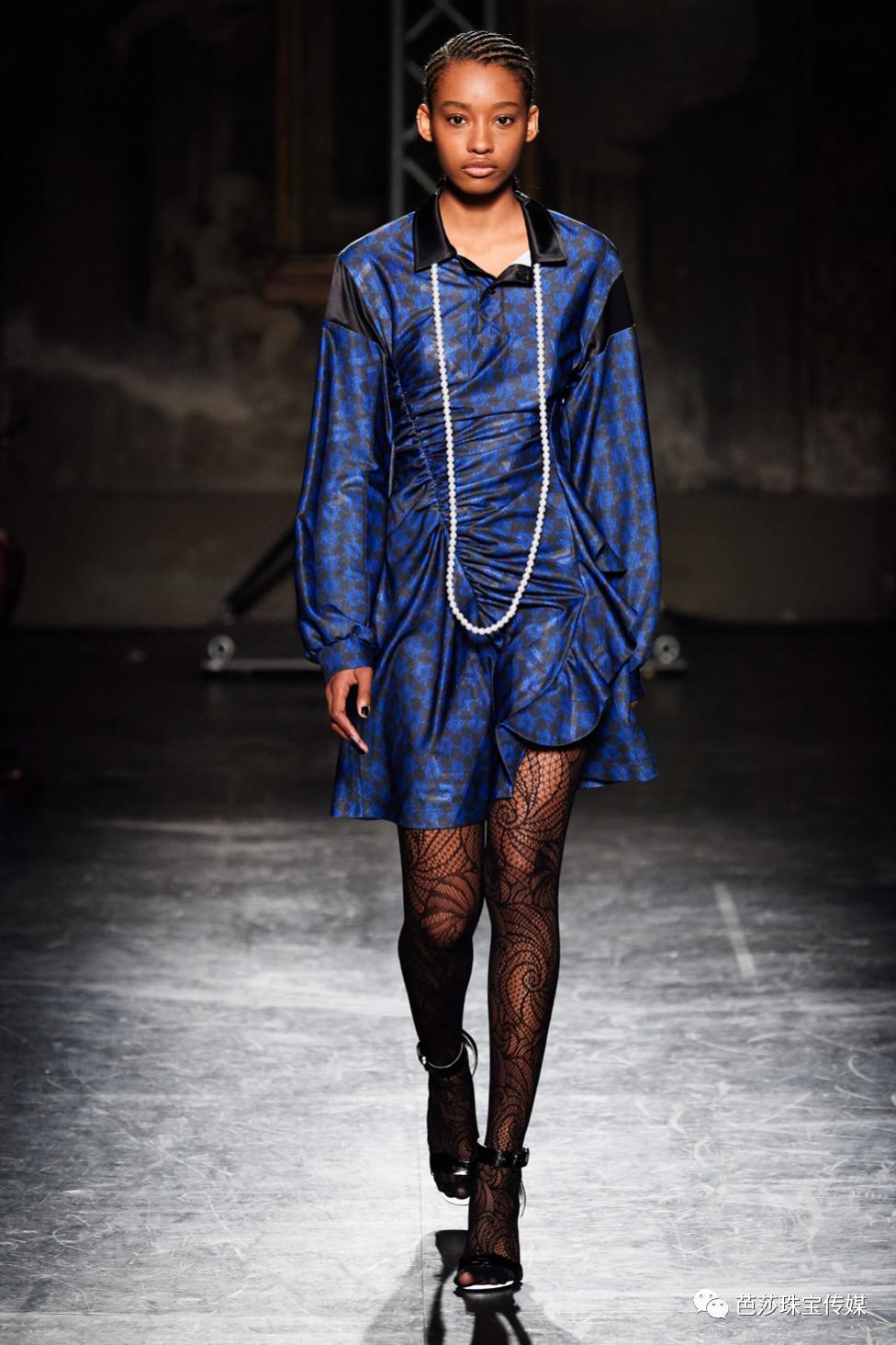 整天研究无聊的穿搭,一天到晚研究穿搭