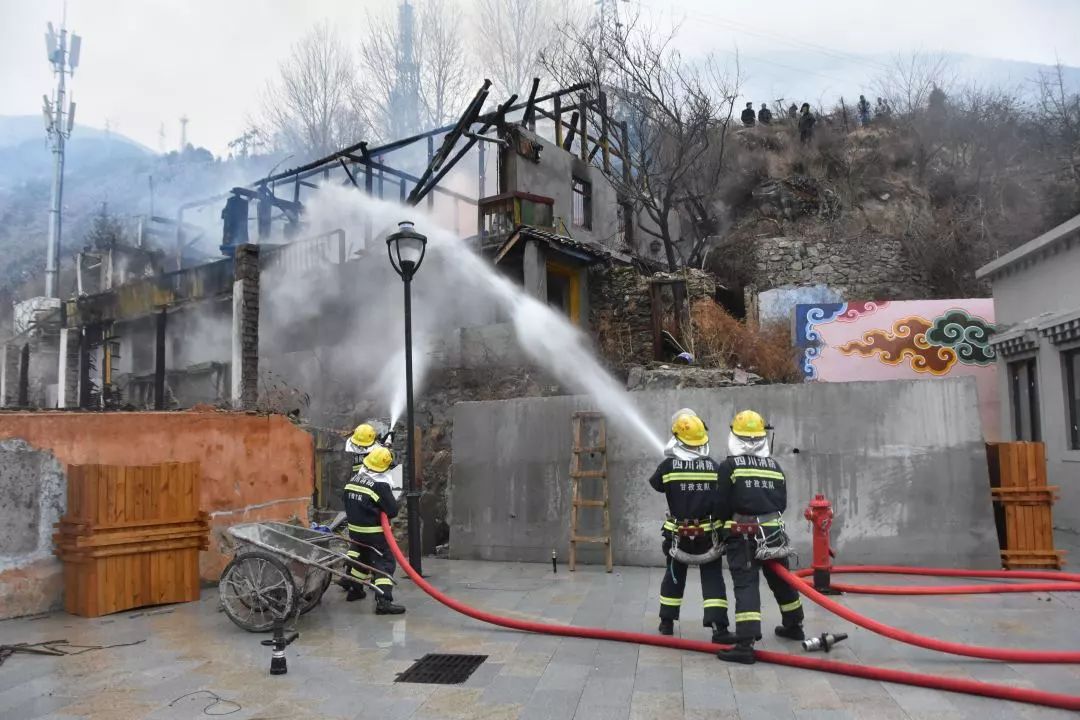 私家车被消防车追尾负全责,湖南消防车刮蹭私家车后续