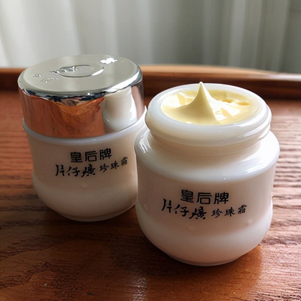 哪款面霜搭配有抗老提亮功效,可以提亮肤色紧致皮肤的面霜