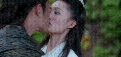 吻戏不好拍！有剧亲了42秒被嘲像啃猪蹄，不如《隐秘》一个强吻