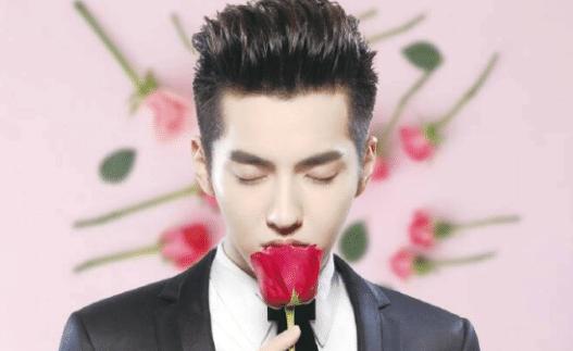 吴亦凡为黄子韬庆生！兄弟情又回来了