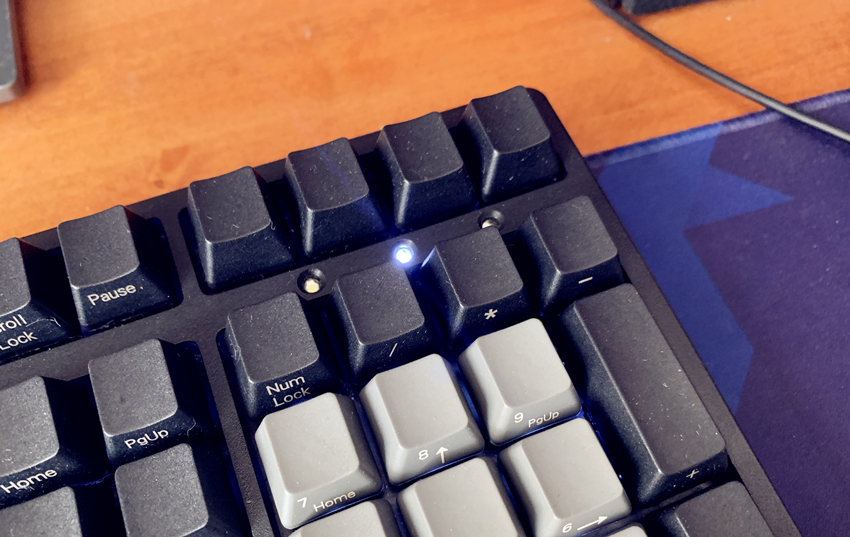 电脑显示器黑屏的解决方法,电脑显示器黑屏怎么办教你一招