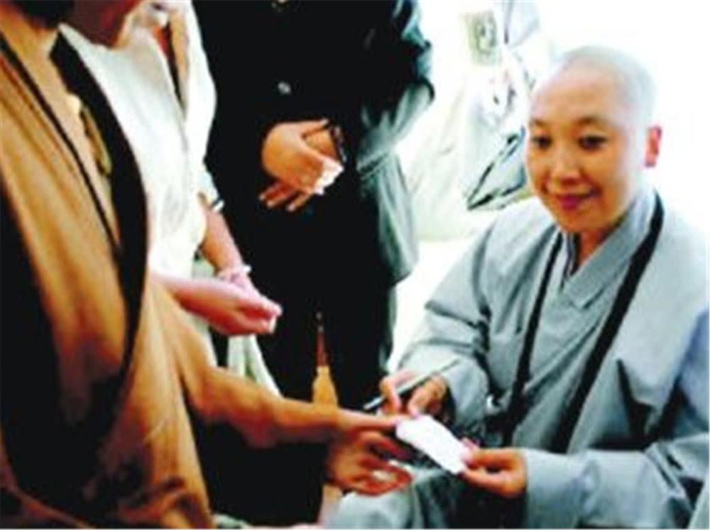 李娜一代歌后为什么要出家当尼姑,女歌手李娜在哪个寺庙当尼姑