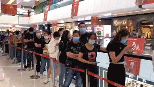 唯品仓线下店特卖直播,唯品仓快闪店