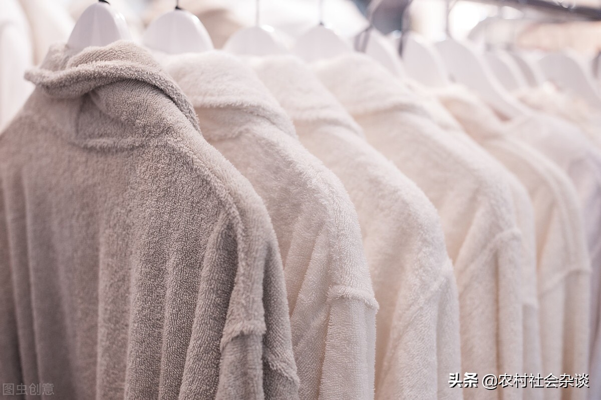 衣服发黄怎么能洗白呀,衣服发黄怎么办一招干净如新